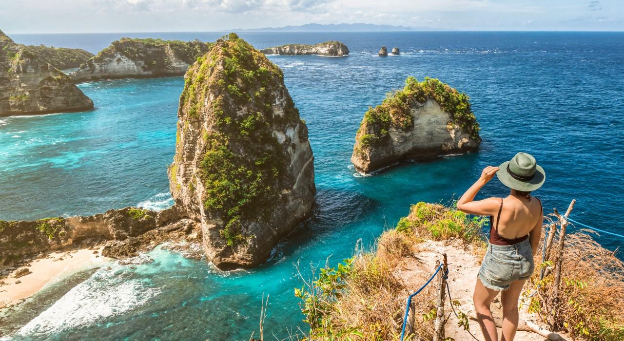 Girl on Cliff viewing island - no badge 